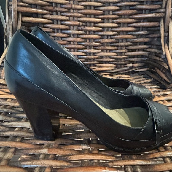 AEROSOLES Black Classic Heels with Medium Block Heel - Picture 4 of 11